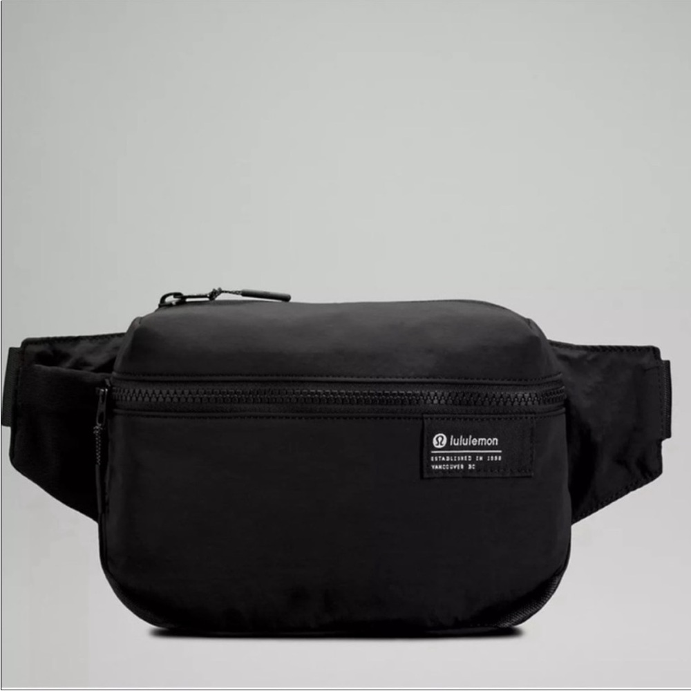 clean lines belt bag black